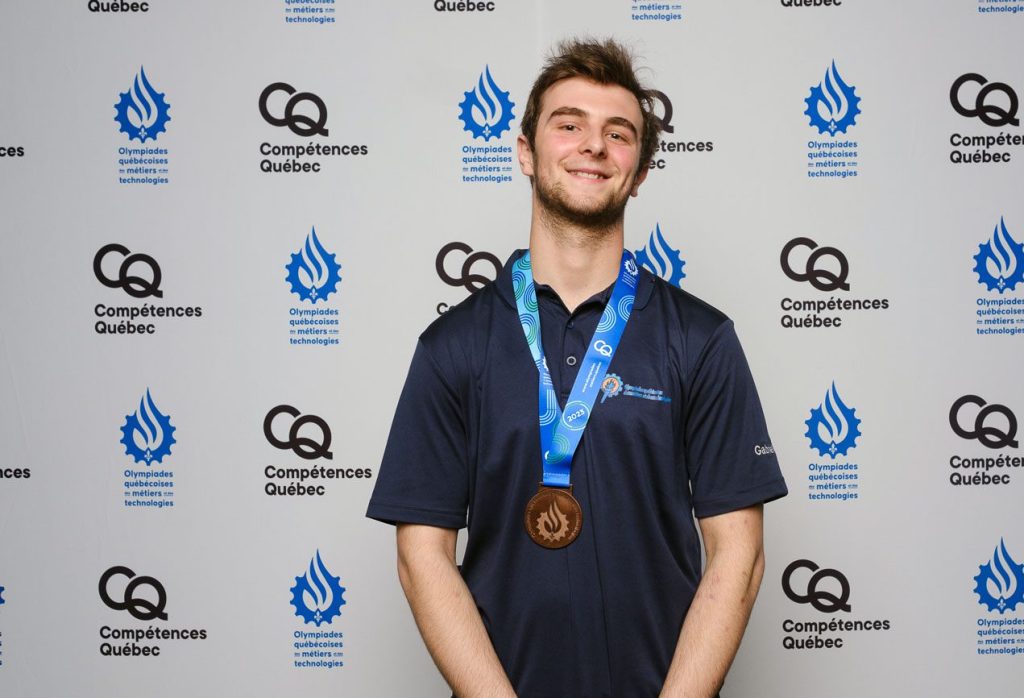 16es Olympiades québécoises des métiers et des technologies - 16es Olympiades québécoises des métiers et des technologies - Soudage - Gabriel Caron St -Pierre du Centre de formation professionnelle de Lévis, entraîné par son enseignant Frédéric Paré.