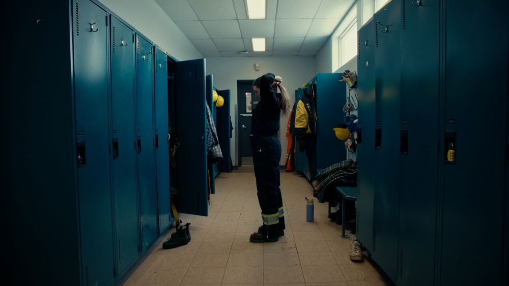 Devenir monteuse de lignes au Centre de formation en montages de lignes, avec le DEP Montage de lignes électriques et de télécommunications