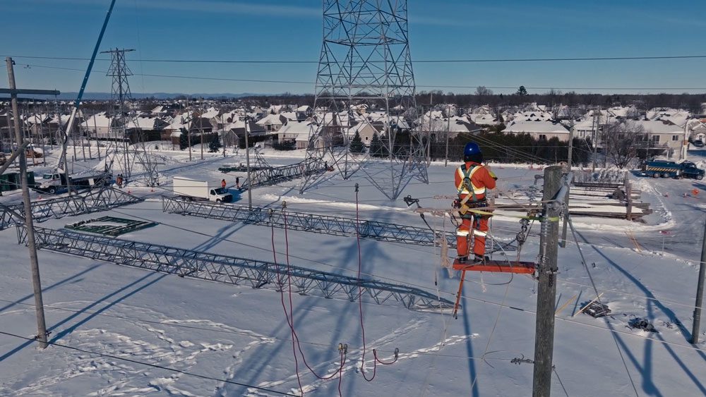 Devenir monteuse de lignes au Centre de formation en montages de lignes, avec le DEP Montage de lignes électriques et de télécommunications