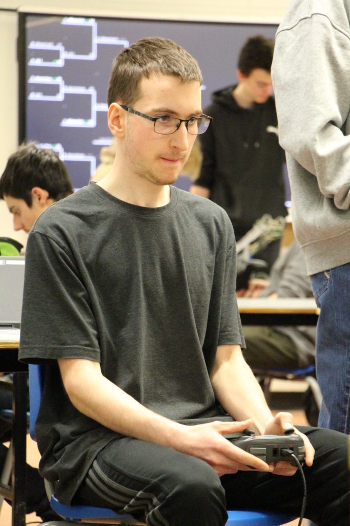 Passerelle Robotique - École Pointe-Lévy et Centre de formation professionnelle de Lévis (un élève de robotique)