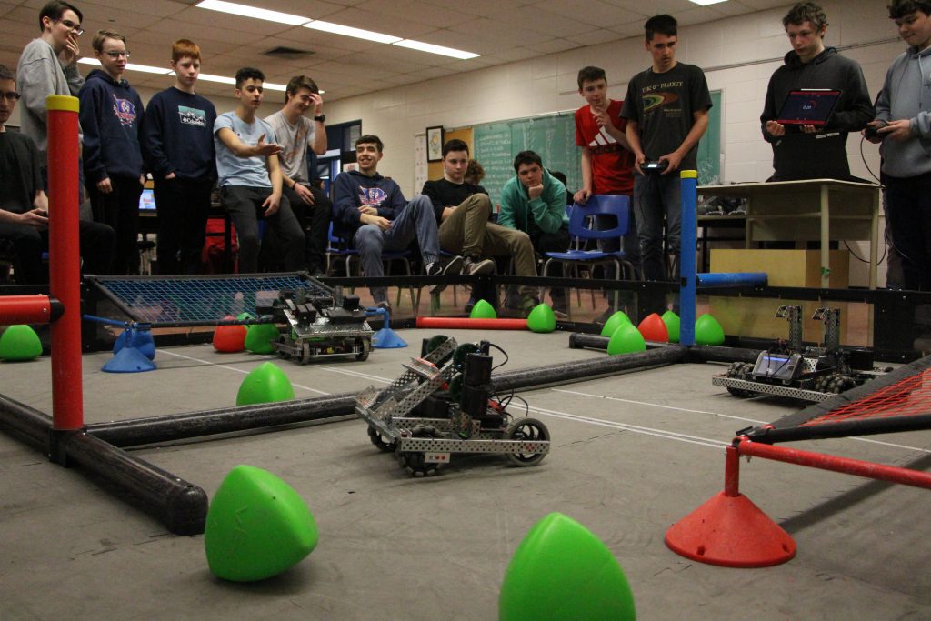 Passerelle Robotique - École Pointe-Lévy et Centre de formation professionnelle de Lévis (des élèves de robotique)