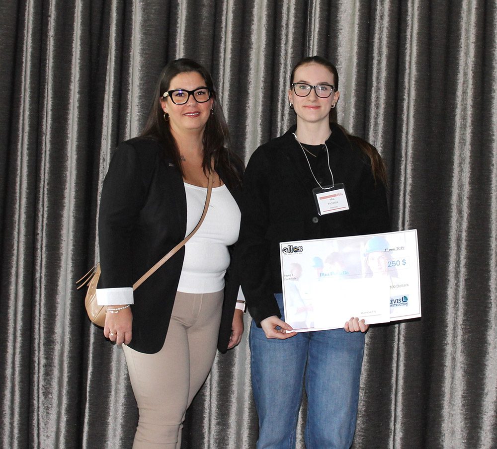 Bourses « Elles sont faites pour la job » : Mia Pichette, DEP Électricité – 250$ (Lévis Construction)