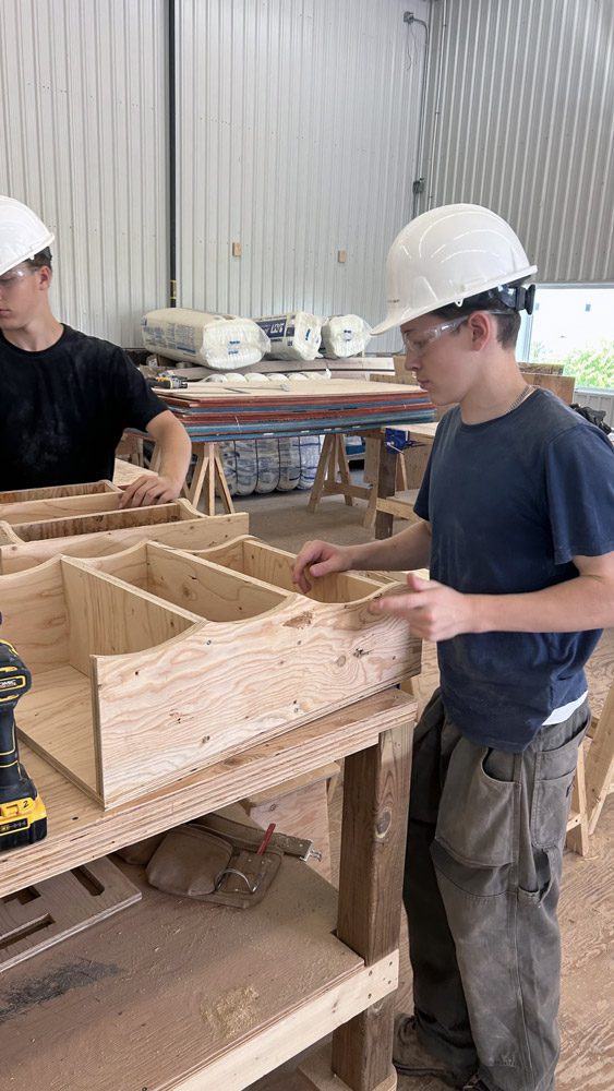 Des camps d’initiation inspirants qui éveillent l’intérêt des jeunes pour les métiers - Été 2025 - Camp charpenterie-menuiserie (centre de formation professionnelle de Lévis)