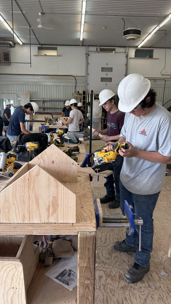 Des camps d’initiation inspirants qui éveillent l’intérêt des jeunes pour les métiers - Été 2025 - Camp charpenterie-menuiserie (centre de formation professionnelle de Lévis)