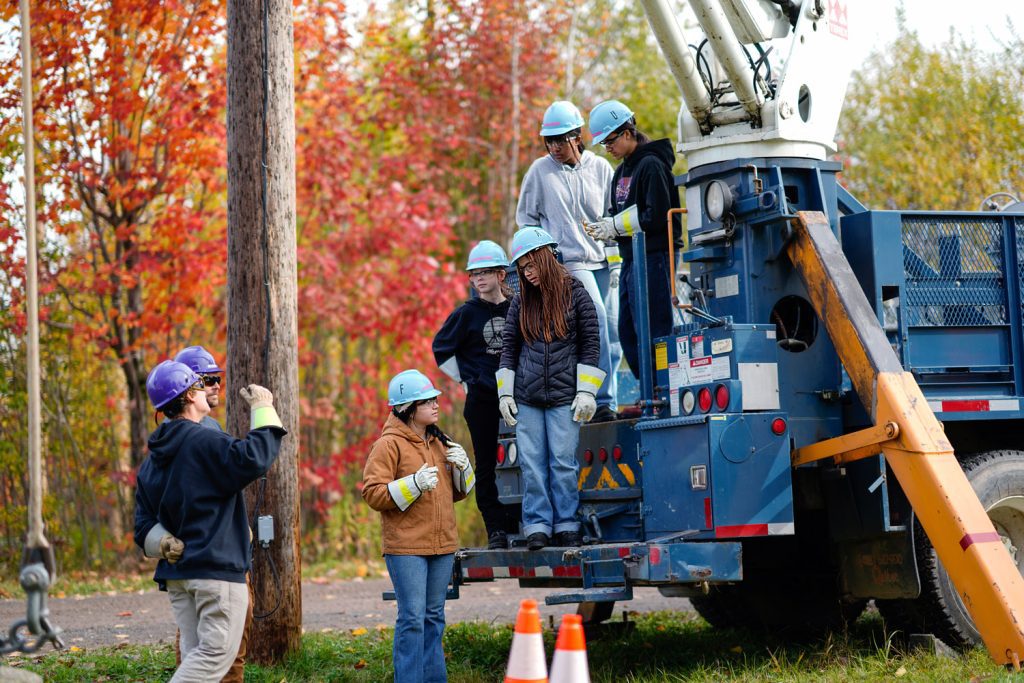Mixte ton talent : une première expérience électrisante au centre de formation en montage de lignes