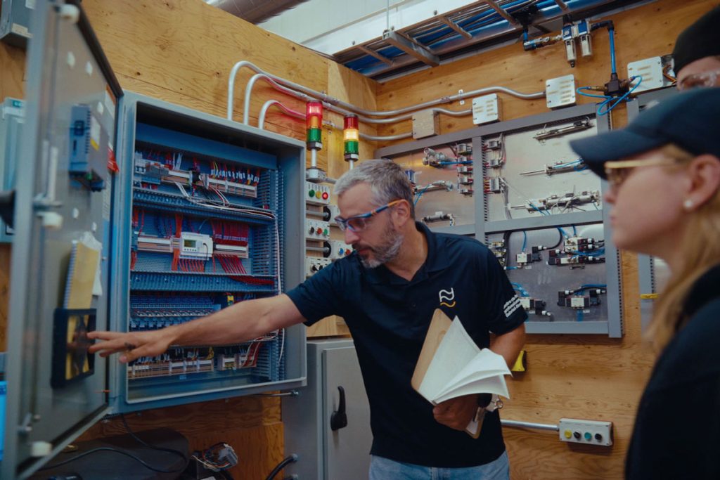 DEP Électricité du centre de formation professionnelle Gabriel-Rousseau : démarre ta carrière plus vite - Tableau électrique DEP Électricité du centre de formation professionnelle Gabriel-Rousseau : démarre ta carrière plus vite - Tableau électrique