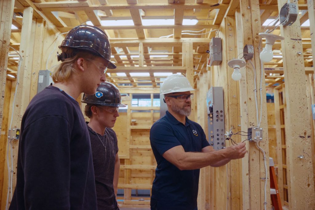 DEP Électricité du centre de formation professionnelle Gabriel-Rousseau : démarre ta carrière plus vite - Chantiers DEP Électricité du centre de formation professionnelle Gabriel-Rousseau : démarre ta carrière plus vite - Chantiers