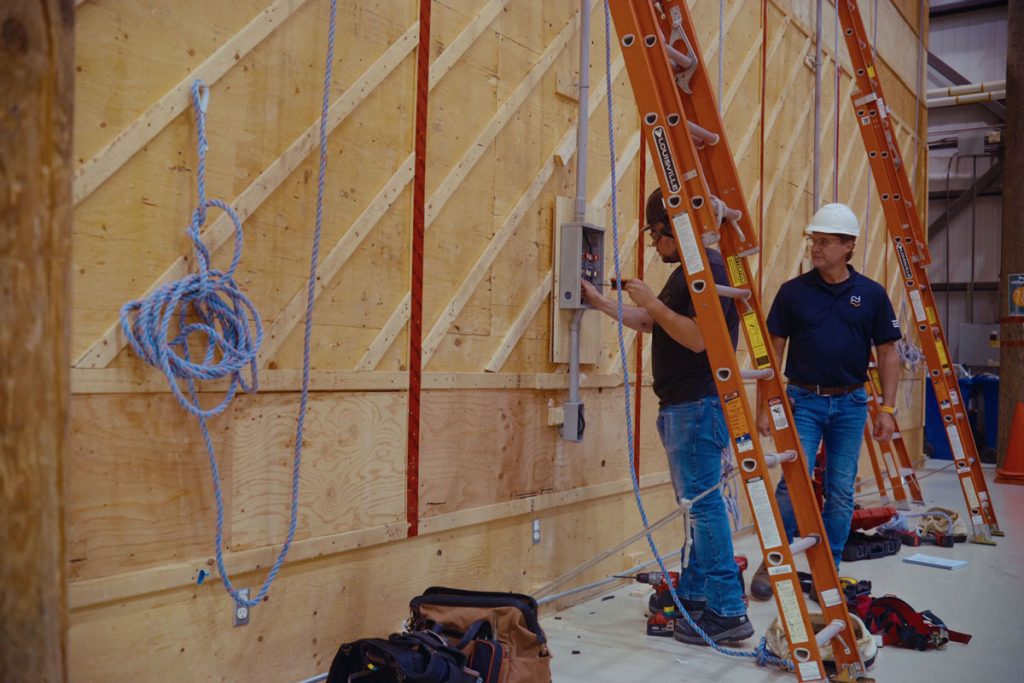 DEP Électricité du centre de formation professionnelle Gabriel-Rousseau : démarre ta carrière plus vite - Chantier résidentiel DEP Électricité du centre de formation professionnelle Gabriel-Rousseau : démarre ta carrière plus vite - Chantier résidentiel