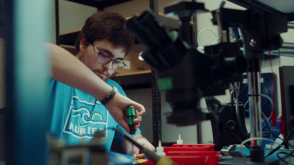 Le DEP Réparation et service en électronique du centre de formation professionnelle Gabriel-Rousseau (CFPGR), en vidéo - Cours Le DEP Réparation et service en électronique du centre de formation professionnelle Gabriel-Rousseau (CFPGR), en vidéo - Cours