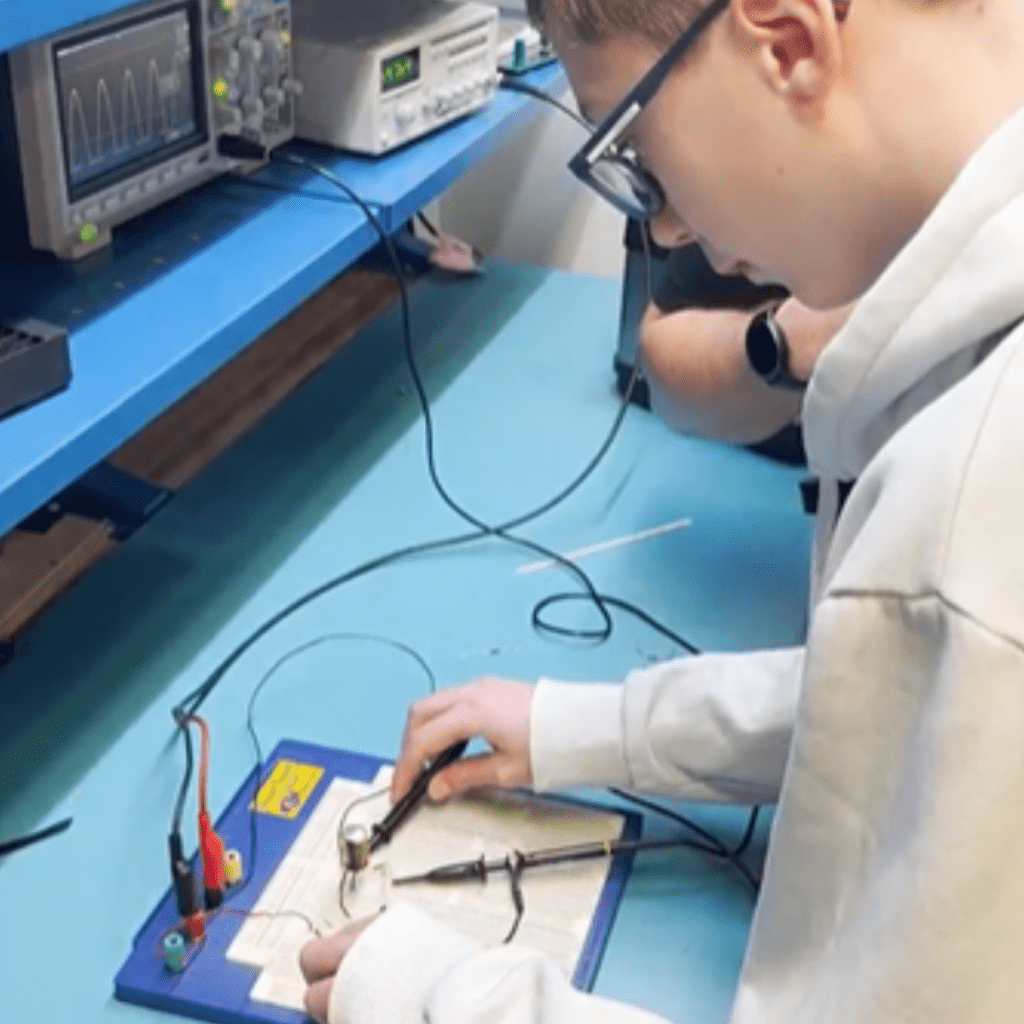 20260114_cfpgr-Eleve-dun-jour-Electricite-Jacob-Fournier2 - Formation professionnelle des Navigateurs