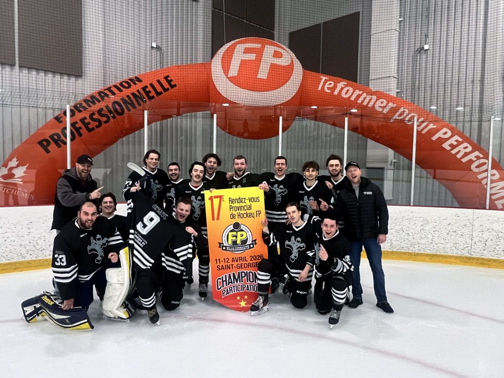 Équipe du centre de formation en mécanique de véhicules lourds La formation professionnelle des Navigateurs se distingue sur la glace! - Équipe du centre de formation en mécanique de véhicules lourds